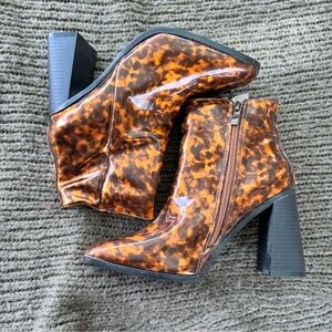 Nasty Gal Tortoiseshell Ankle Boots sz 9